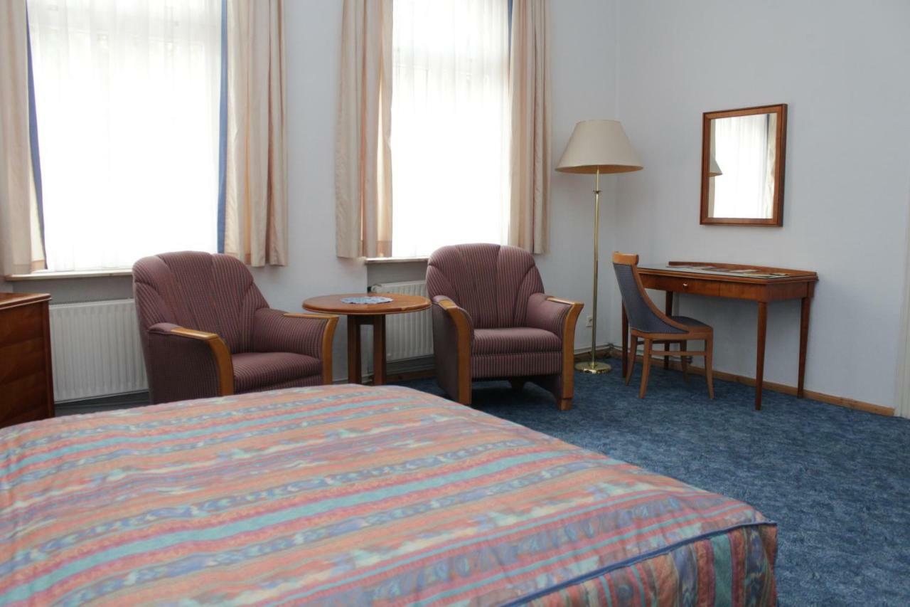 Weinkeller Woelk Hotel Наумбург Екстериор снимка