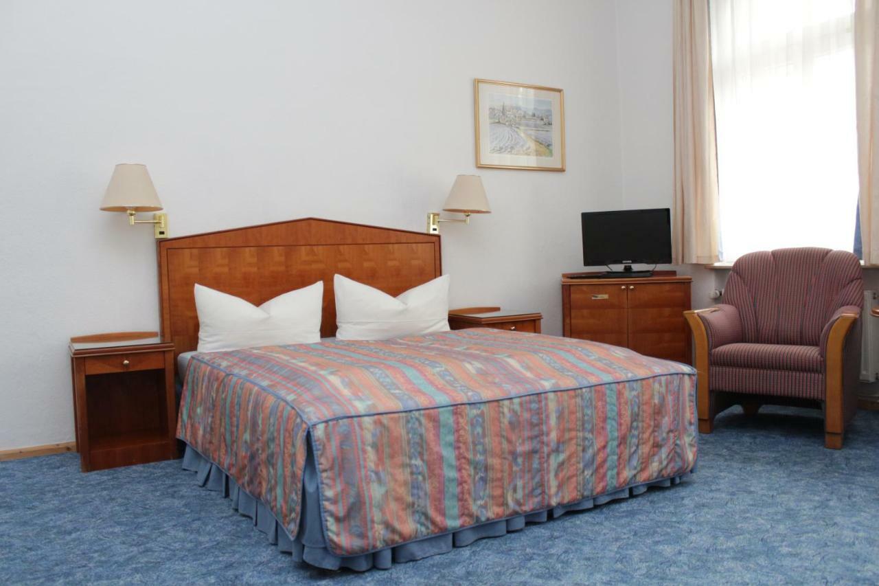 Weinkeller Woelk Hotel Наумбург Екстериор снимка
